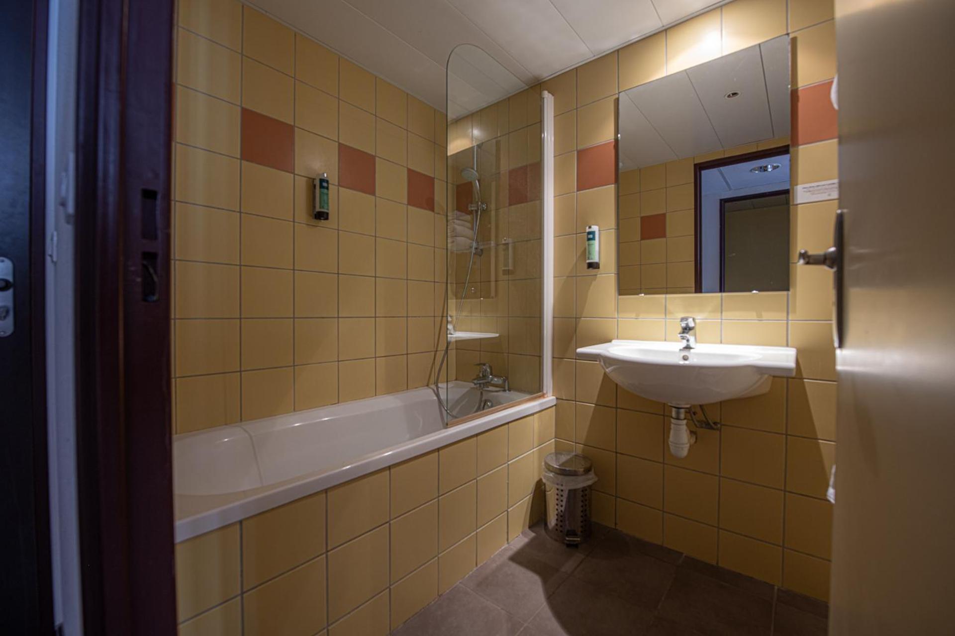 Logis Hotel Le Commerce Navarrenx Buitenkant foto